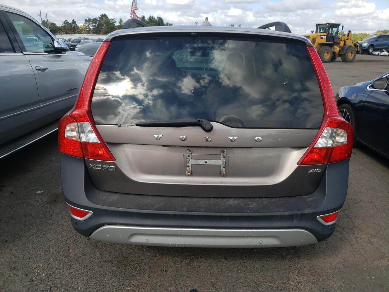 Lot #3052288615 2011 VOLVO XC70 3.2