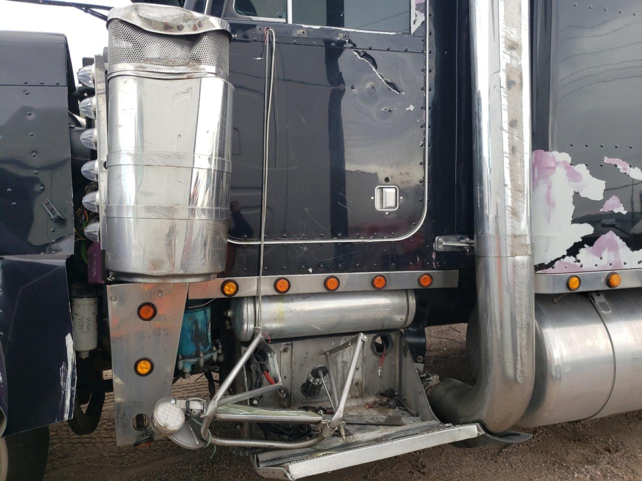 Lot #3049576654 2000 PETERBILT 379