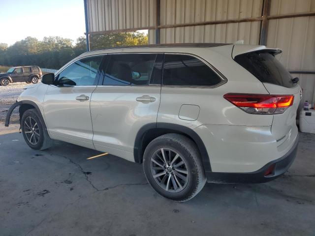 VIN 5TDKZRFH3JS536648 2018 Toyota Highlander, SE no.2