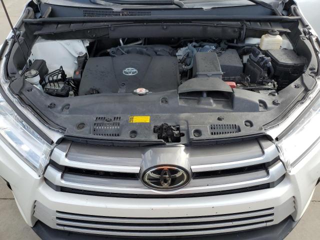 VIN 5TDKZRFH1JS273690 2018 Toyota Highlander, SE no.12