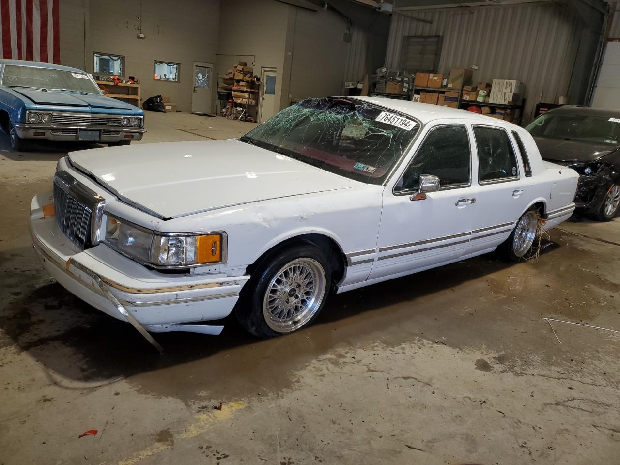 Lot #2988192989 1991 LINCOLN TOWN CAR E