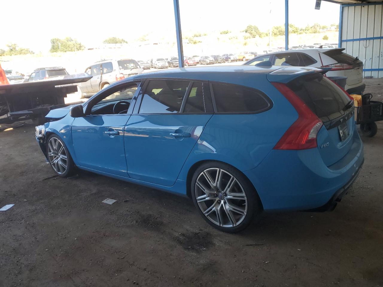 Lot #2924141085 2017 VOLVO V60 POLEST