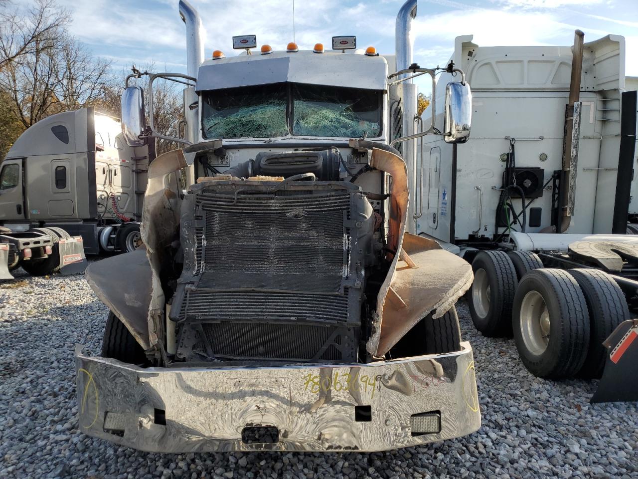 Lot #2972398531 2011 PETERBILT 386