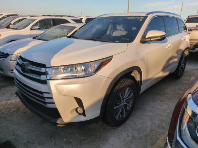 VIN 5TDKZRFHXJS539269 2018 Toyota Highlander, SE no.1