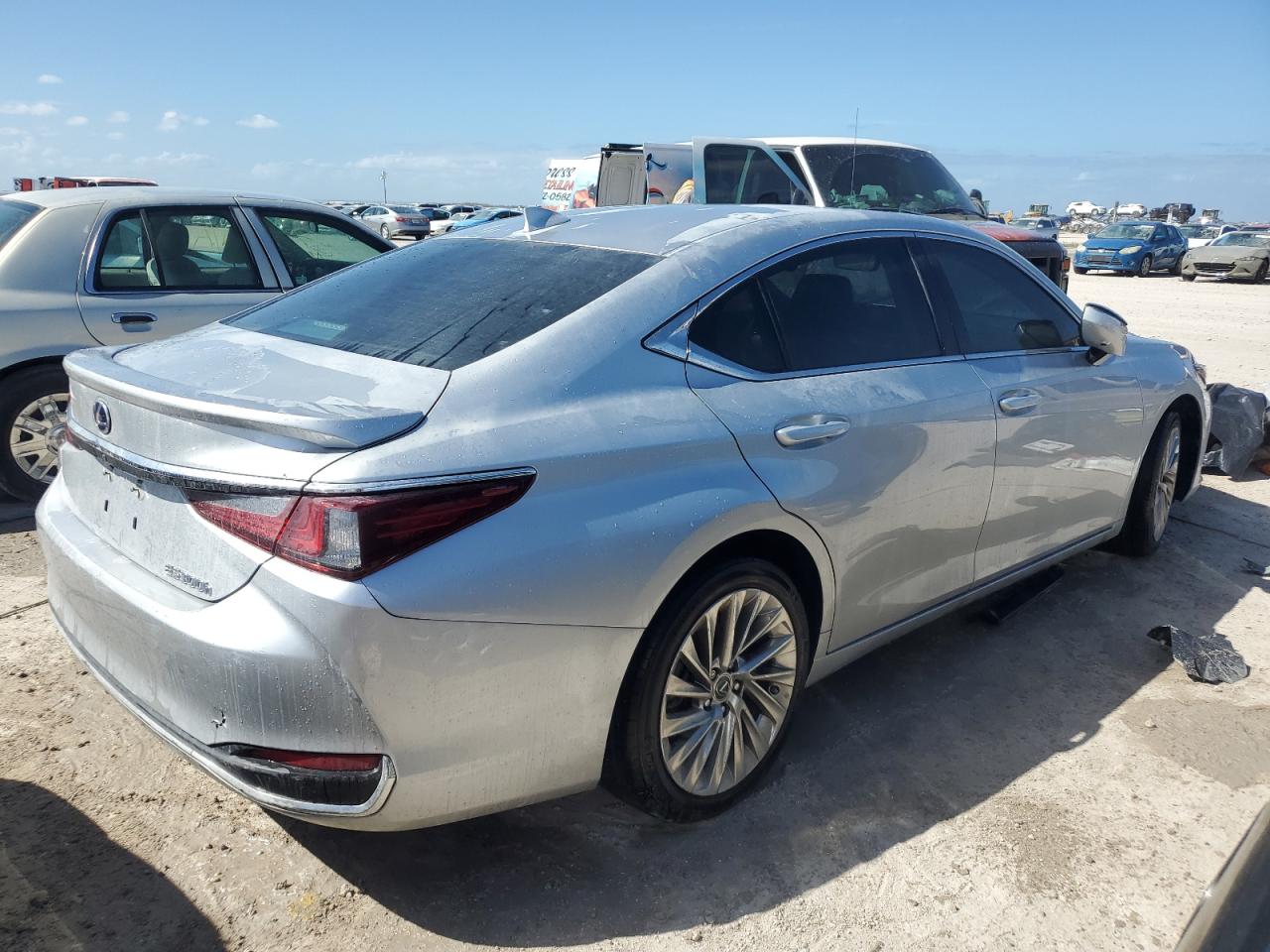 Lot #2975932268 2020 LEXUS ES 300H UL