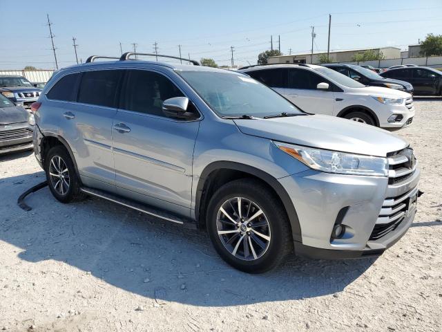 VIN 5TDKZRFH6HS193327 2017 Toyota Highlander, SE no.4