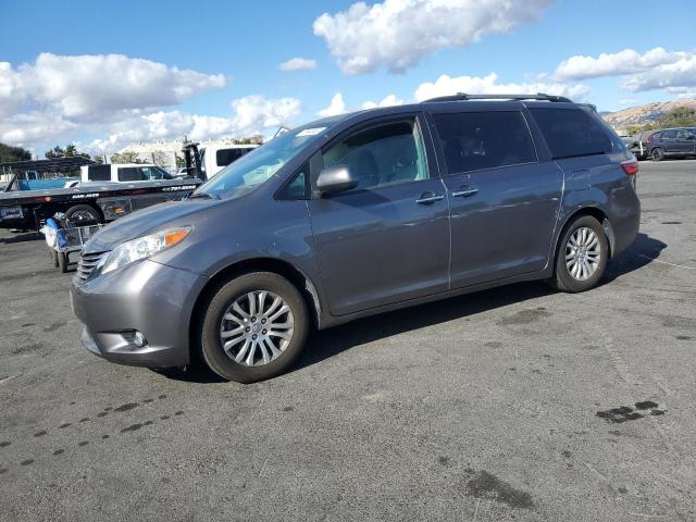 TOYOTA SIENNA XLE 2017 gray  gas 5TDYZ3DC7HS840509 photo #1