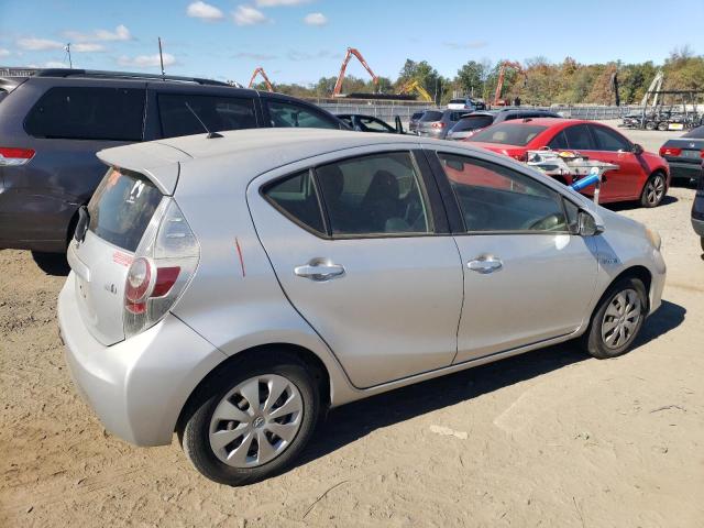 VIN JTDKDTB3XE1075327 2014 Toyota Prius no.3