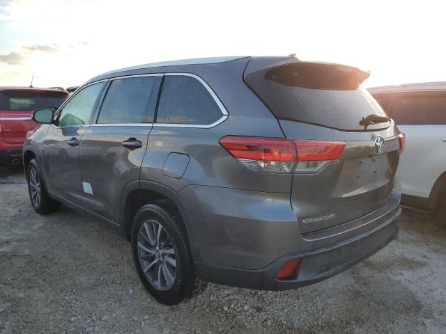 VIN 5TDKZRFH6JS545456 2018 Toyota Highlander, SE no.2