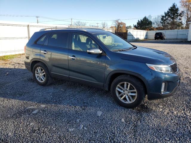 VIN 5XYKT3A64FG577170 2015 KIA Sorento, LX no.4