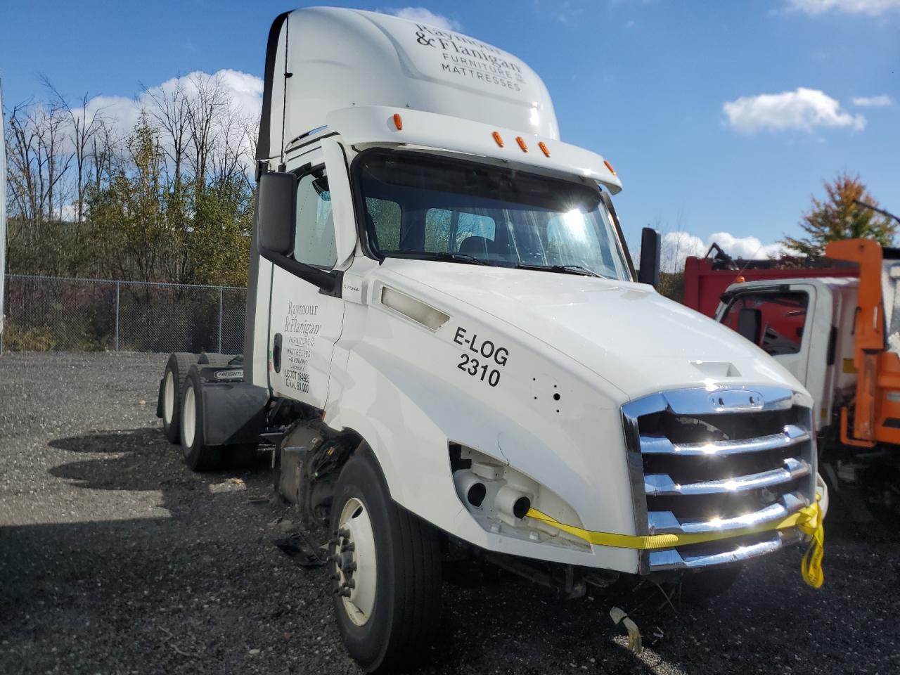 Freightliner Cascadia 2023 126" Day cab