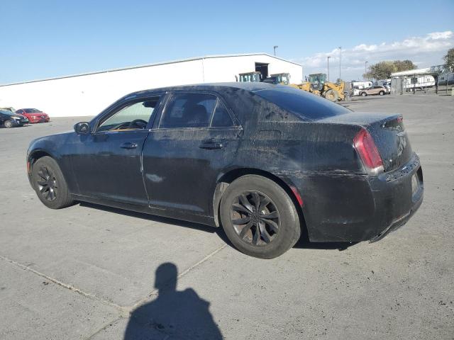 VIN 2C3CCAAG8FH766637 2015 Chrysler 300, Limited no.2