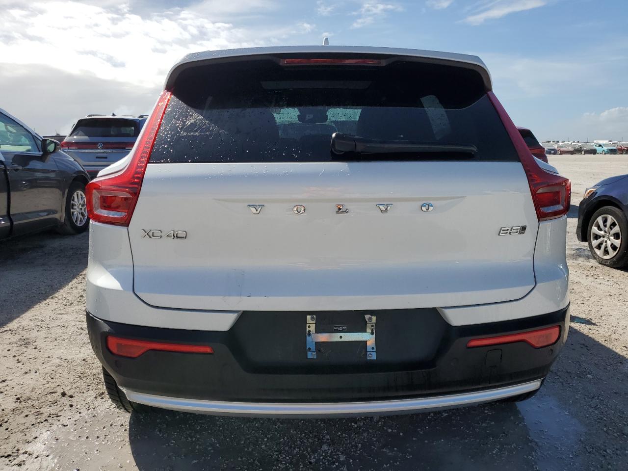 Lot #2969909933 2025 VOLVO XC40 CORE