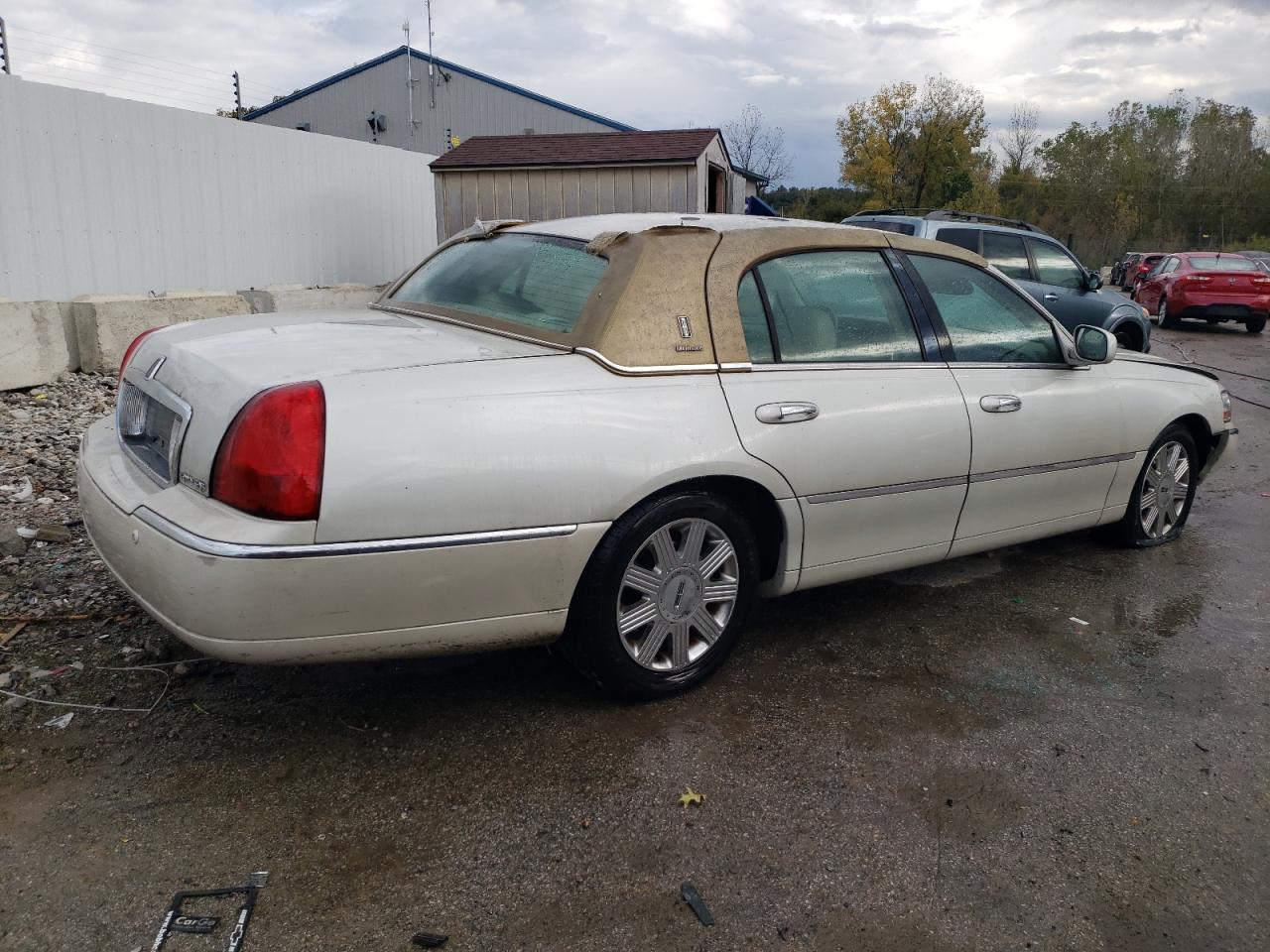 Lot #3024460522 2004 LINCOLN TOWN CAR U