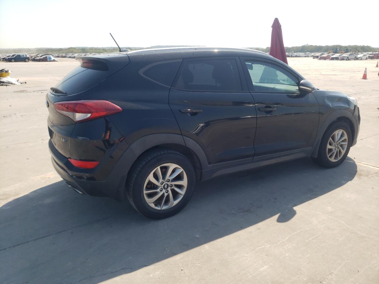 Lot #2890071309 2016 HYUNDAI TUCSON LIM