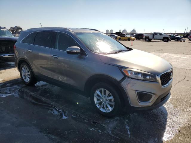 VIN 5XYPG4A30HG203289 2017 KIA Sorento, LX no.4