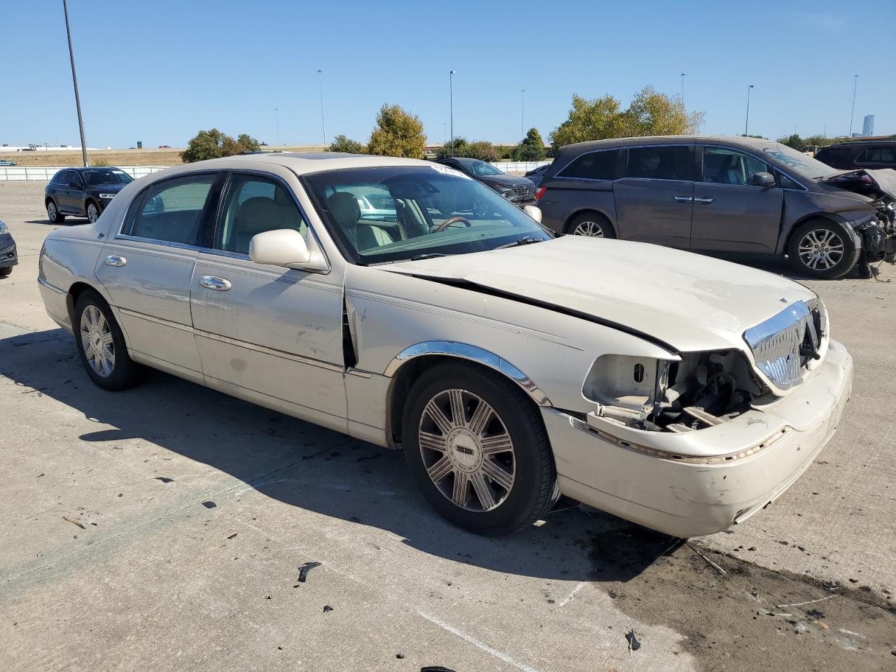 Lot #2945690682 2003 LINCOLN TOWN CAR C