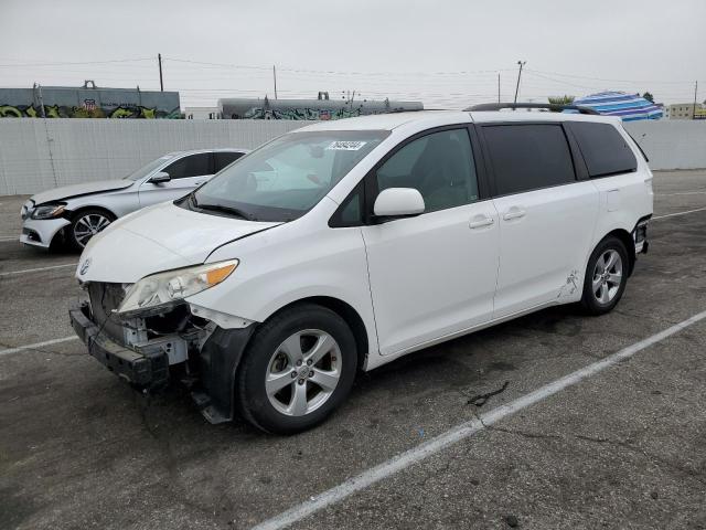 VIN 5TDKK3DCXFS677636 2015 Toyota Sienna, LE no.1