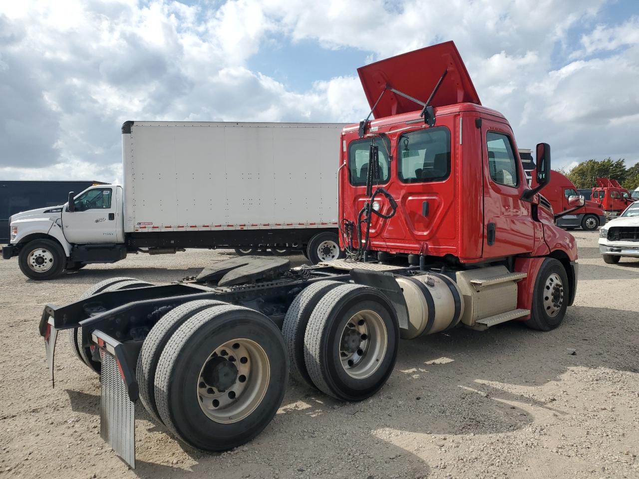 Lot #2960396749 2020 FREIGHTLINER CASCADIA 1