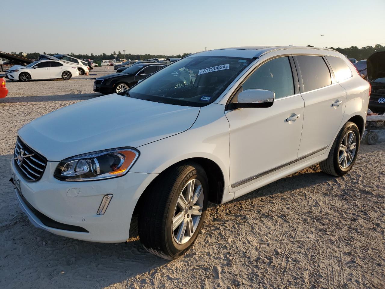 Lot #2960061116 2017 VOLVO XC60 T5 IN