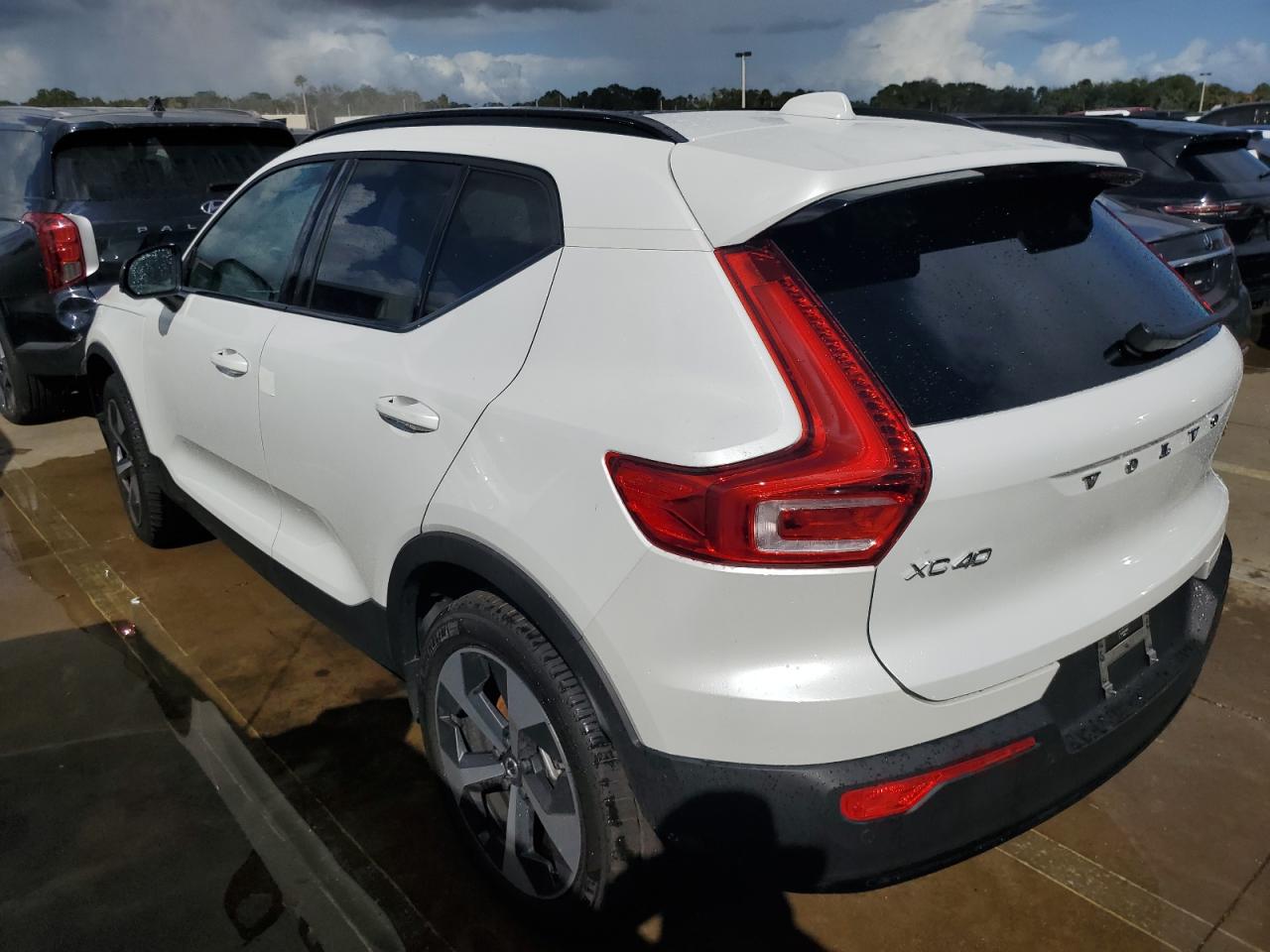 Lot #2990586702 2024 VOLVO XC40 PLUS