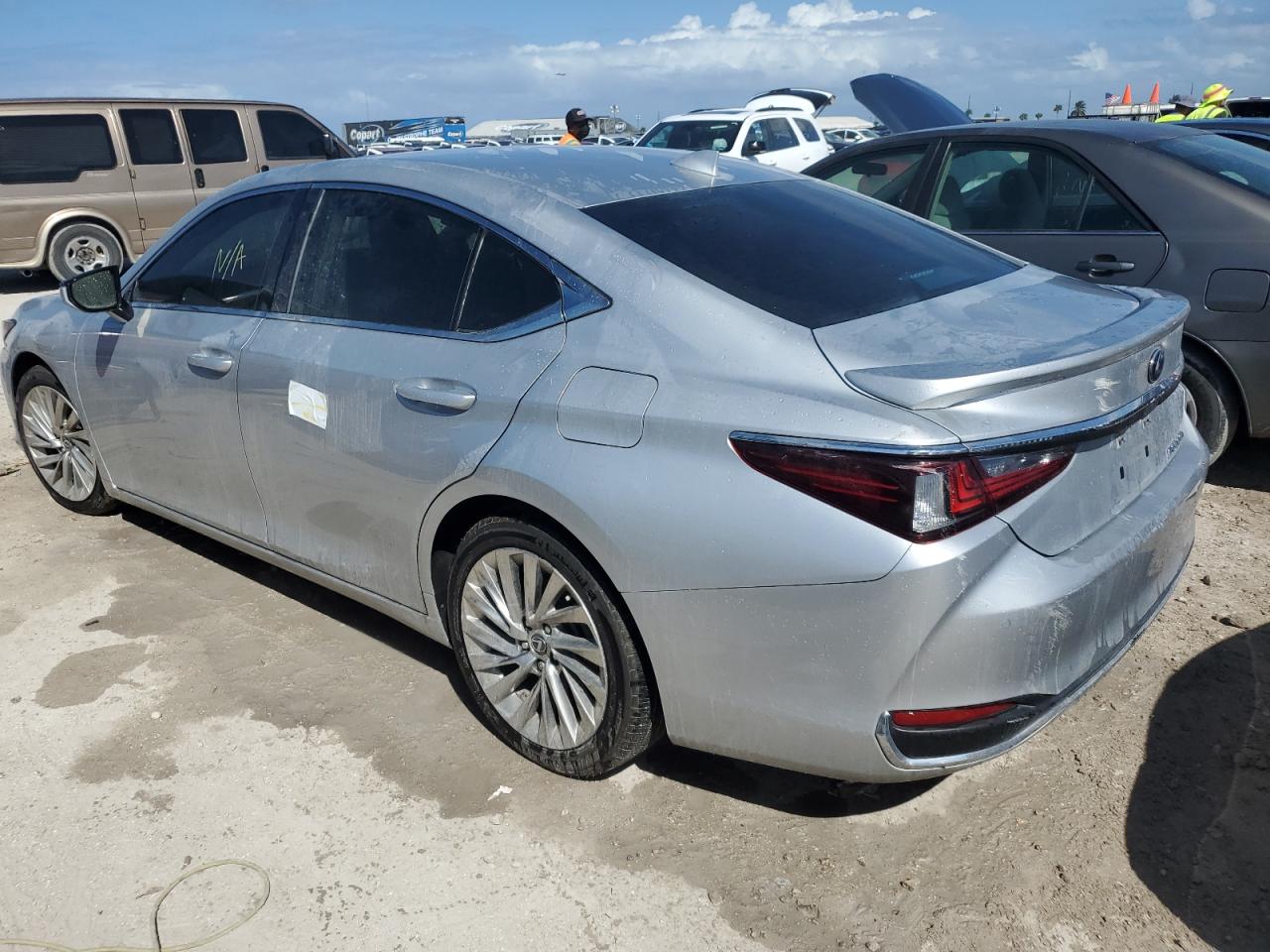 Lot #2975932268 2020 LEXUS ES 300H UL