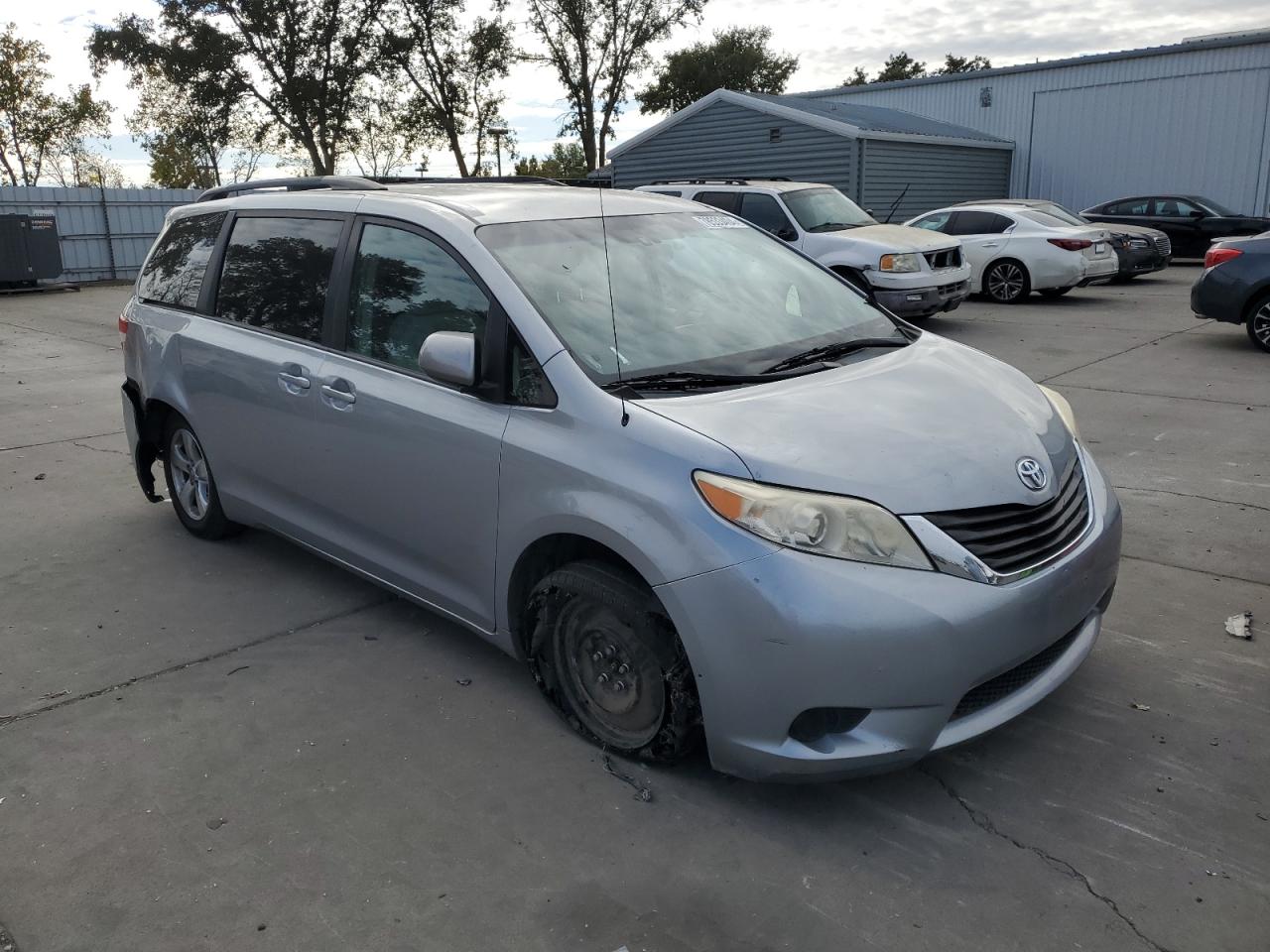 Lot #3029337714 2014 TOYOTA SIENNA LE