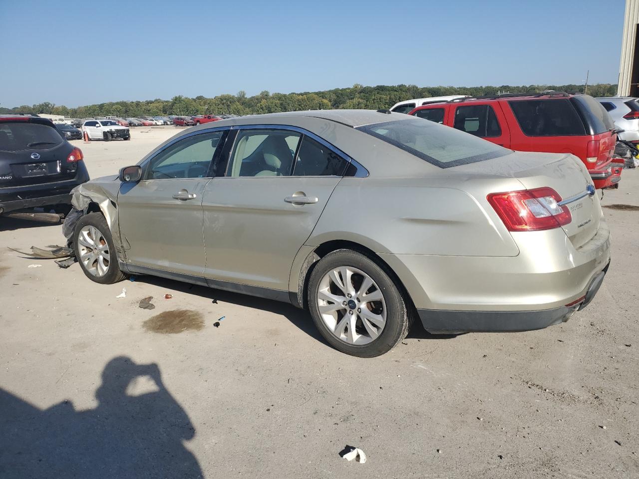 Lot #2910032825 2010 FORD TAURUS SEL