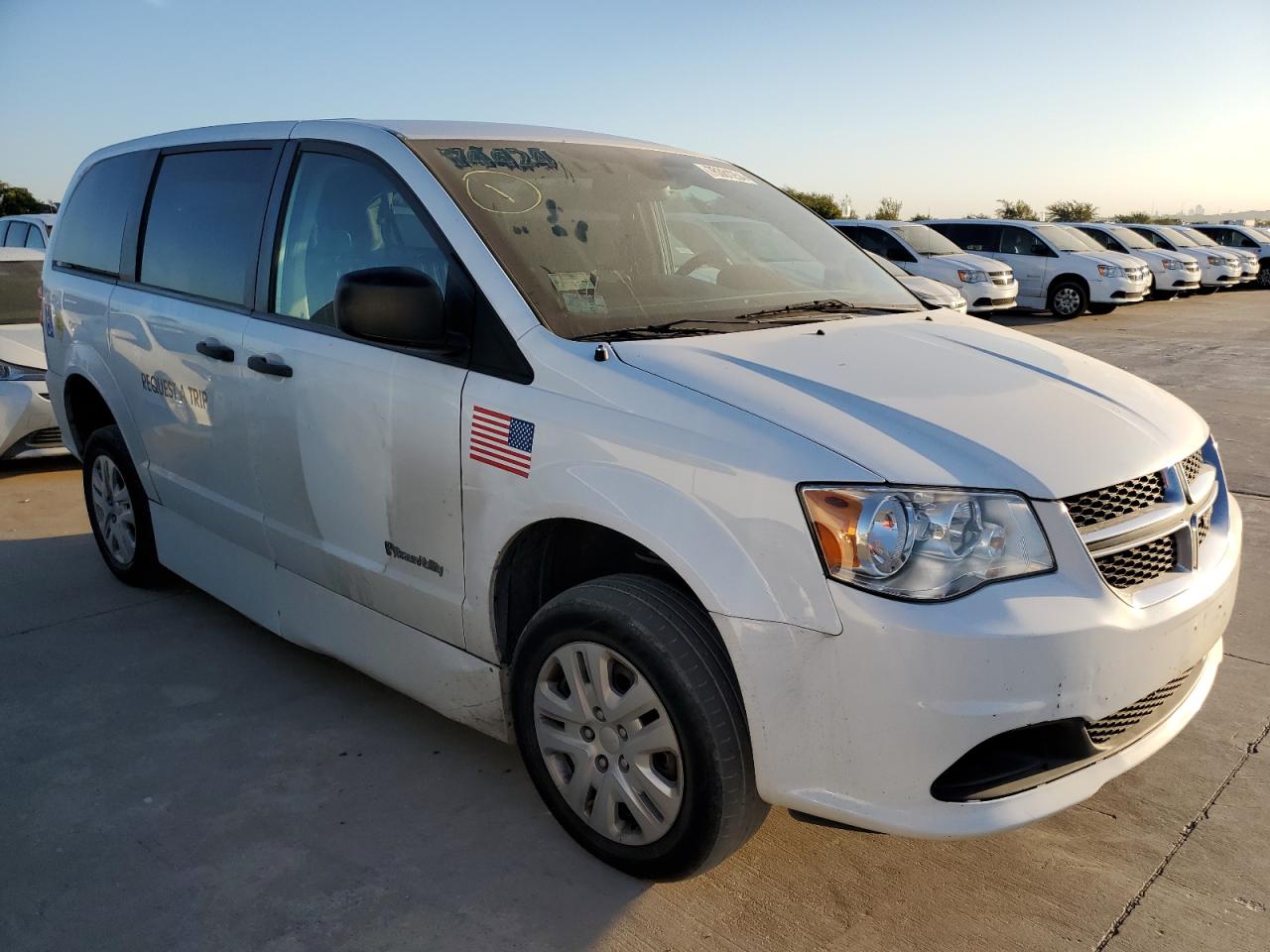 Lot #2940671359 2019 DODGE GRAND CARA