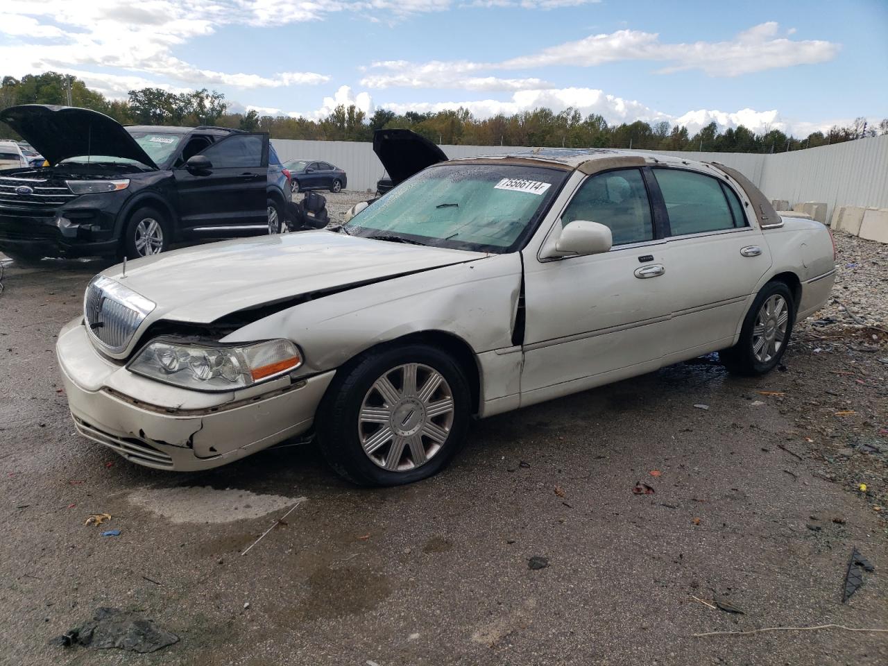 Lot #3024460522 2004 LINCOLN TOWN CAR U