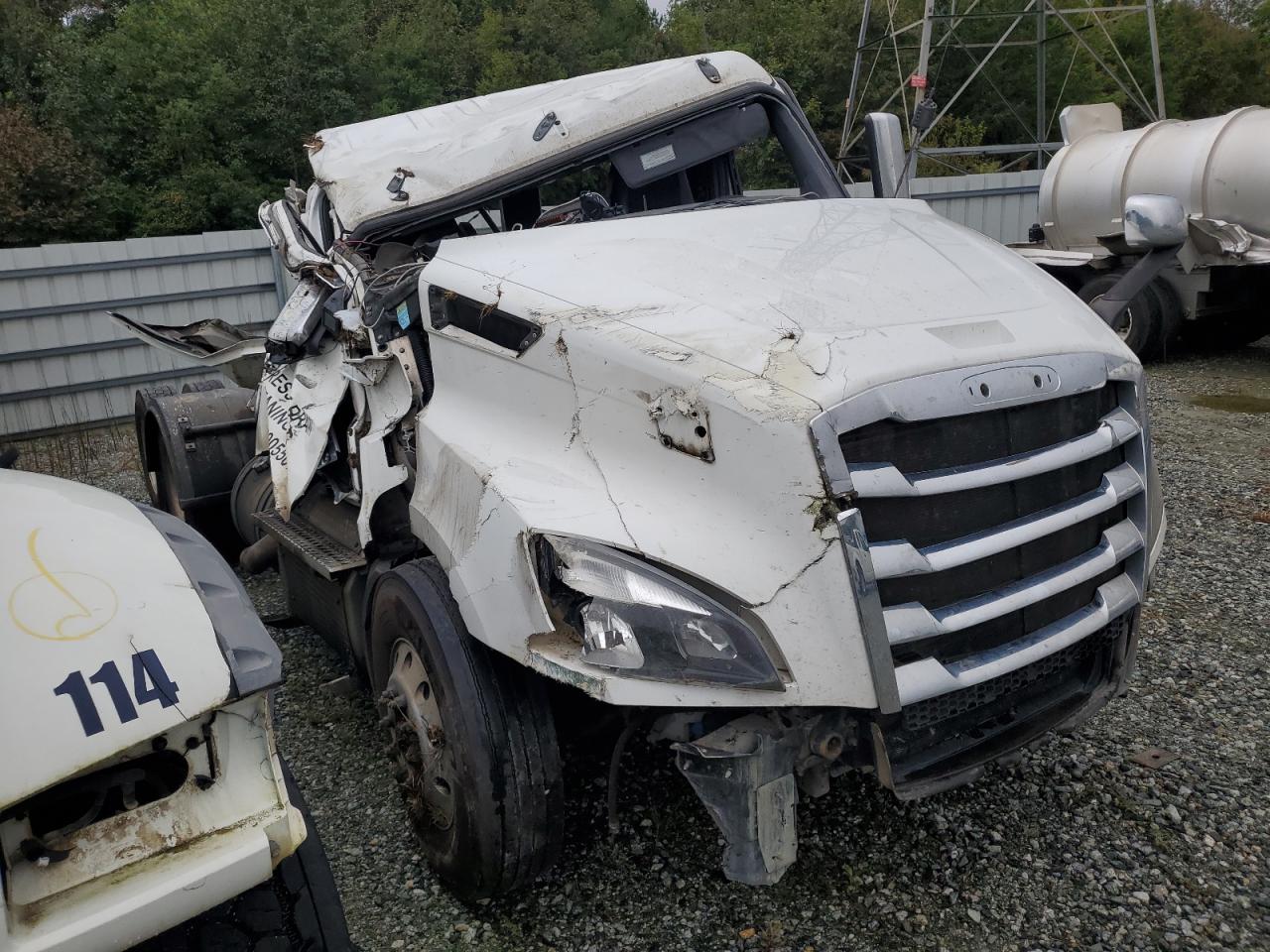 Freightliner Cascadia 2020 116" Day cab