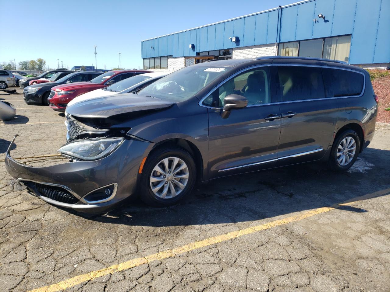  Salvage Chrysler Pacifica