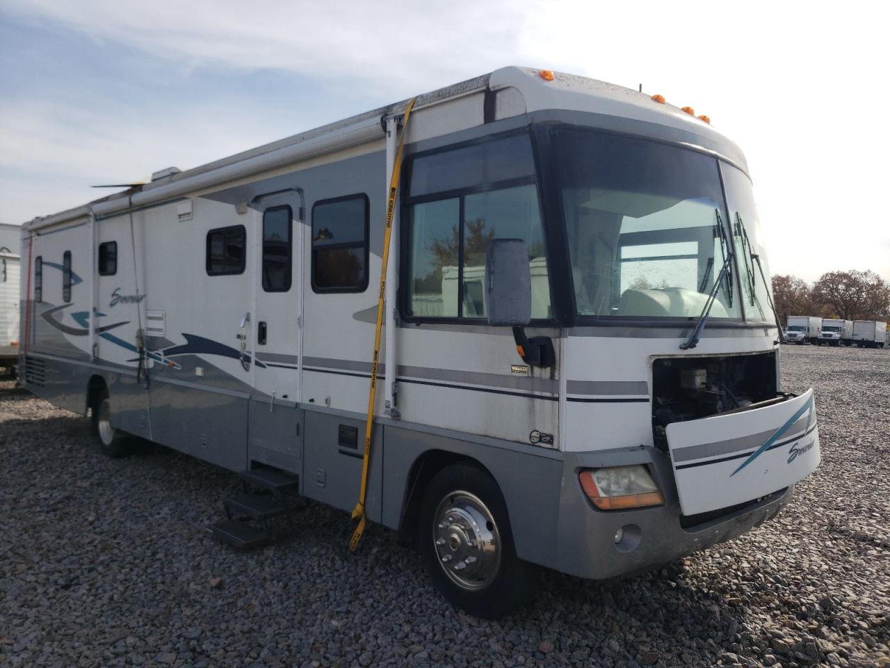  Salvage Workhorse Custom Cha Motorhome