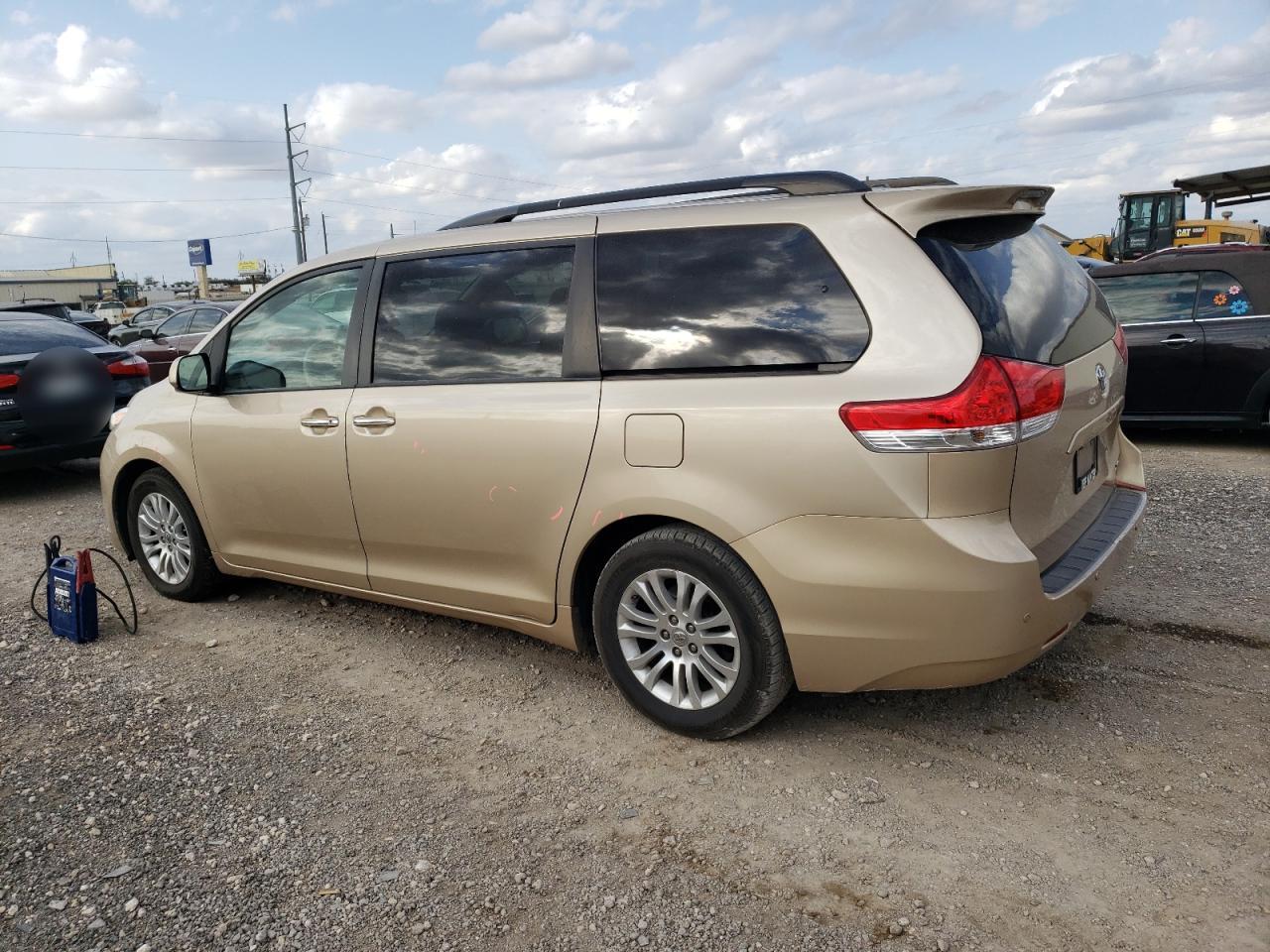 Lot #2953145735 2014 TOYOTA SIENNA XLE