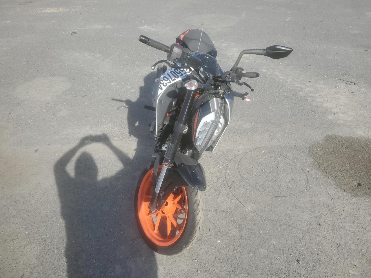 Lot #2952822104 2021 KTM 390 DUKE