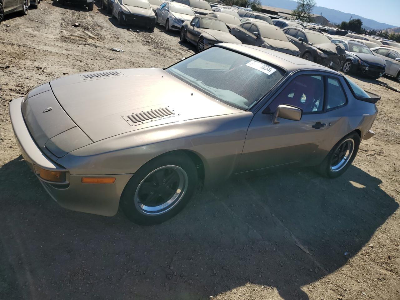 Porsche 944 1983 