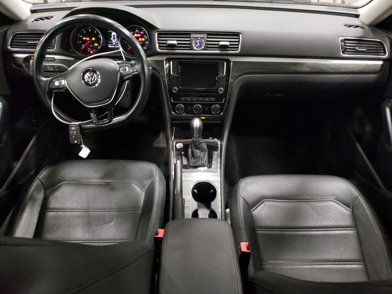 VOLKSWAGEN PASSAT SE