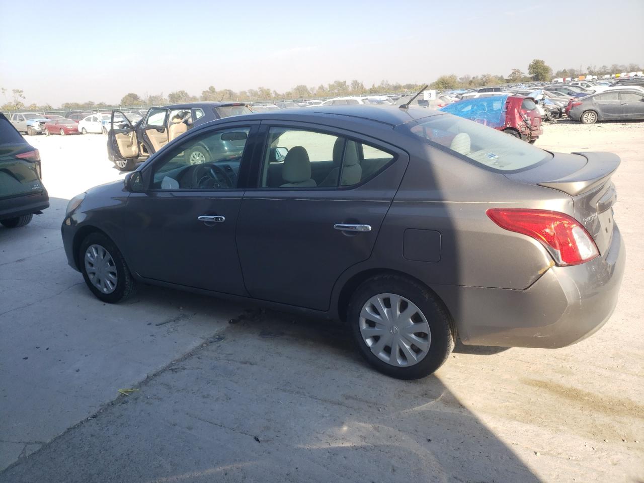 Lot #2923562119 2014 NISSAN VERSA S