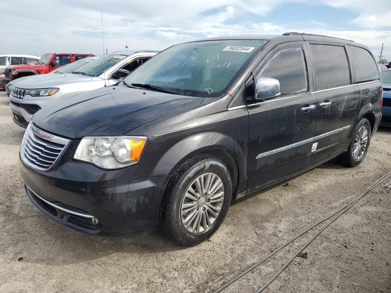 Lot #2945059184 2014 CHRYSLER TOWN & COU