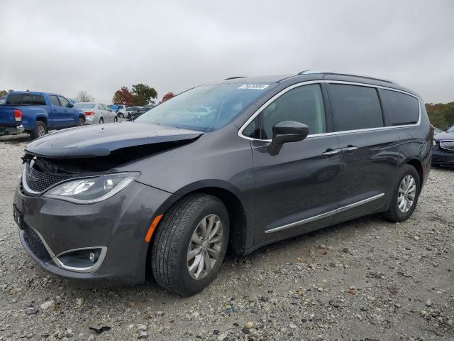 VIN 2C4RC1BG6KR626708 2019 Chrysler Pacifica, Touri... no.1