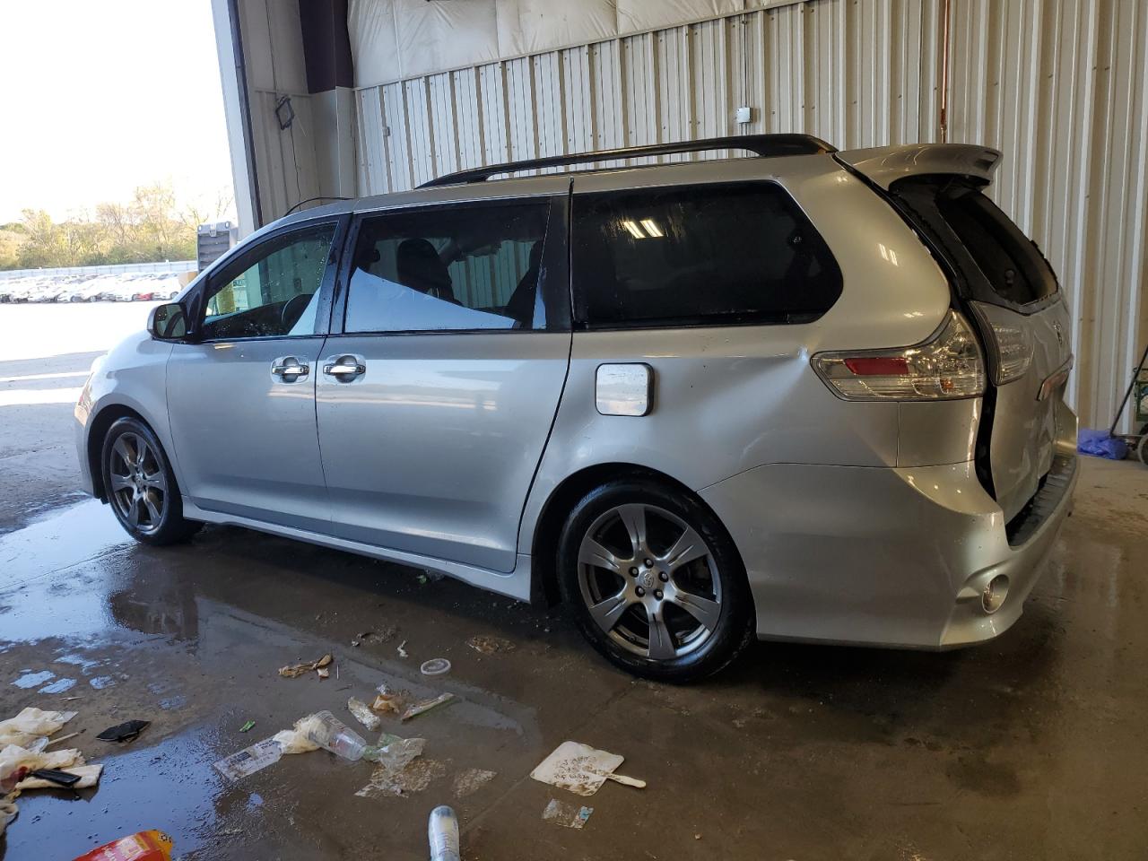 Lot #2907486512 2017 TOYOTA SIENNA SE