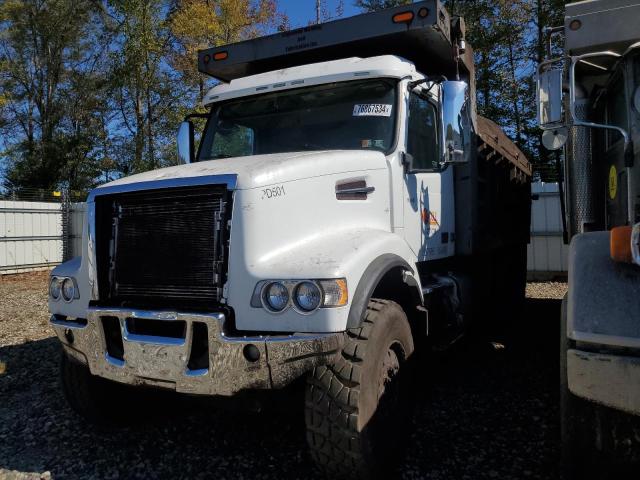 VOLVO VHD 2019 white  diesel 4V5KC9EJ0KN201683 photo #3