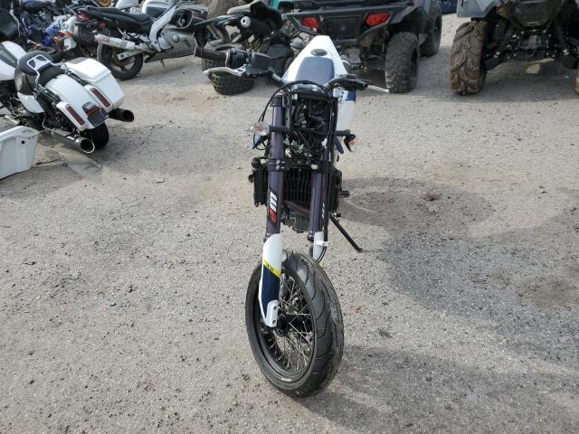 HUSQVARNA SUPERMOTO 2019 white  gas VBKUSV40XKM745240 photo #3