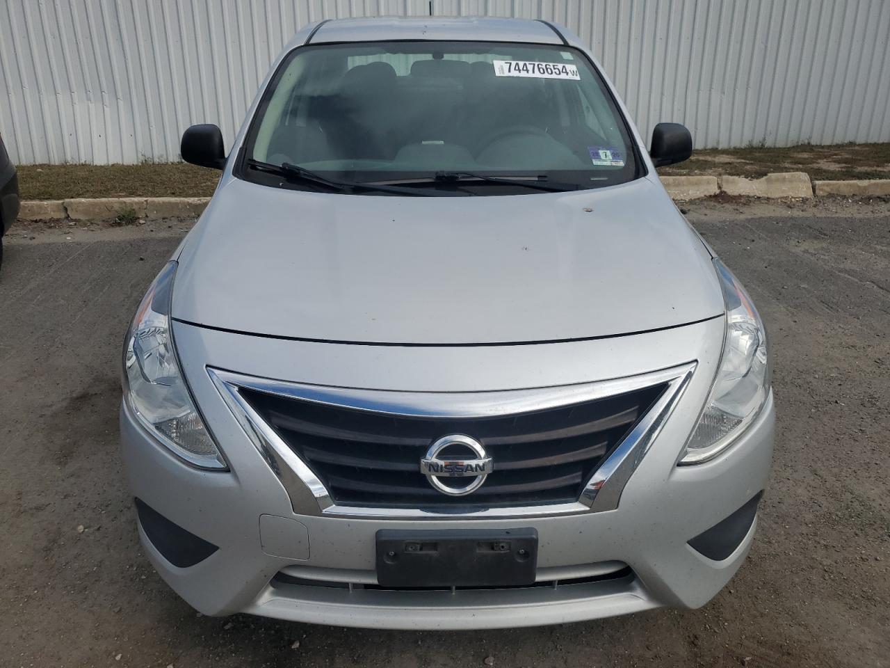 Lot #2945146678 2015 NISSAN VERSA S