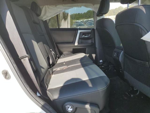 2018 TOYOTA 4RUNNER SR - JTEZU5JR0J5188105