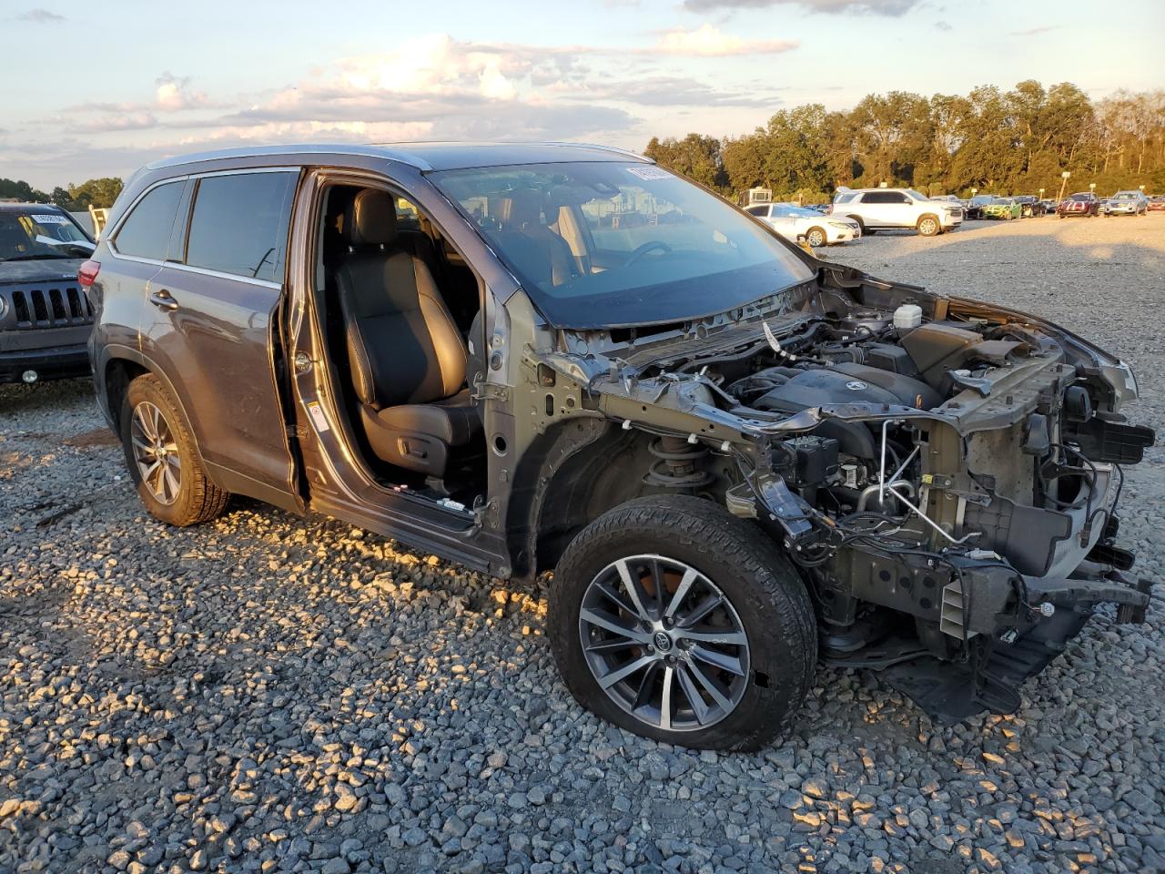 Lot #2952665192 2019 TOYOTA HIGHLANDER