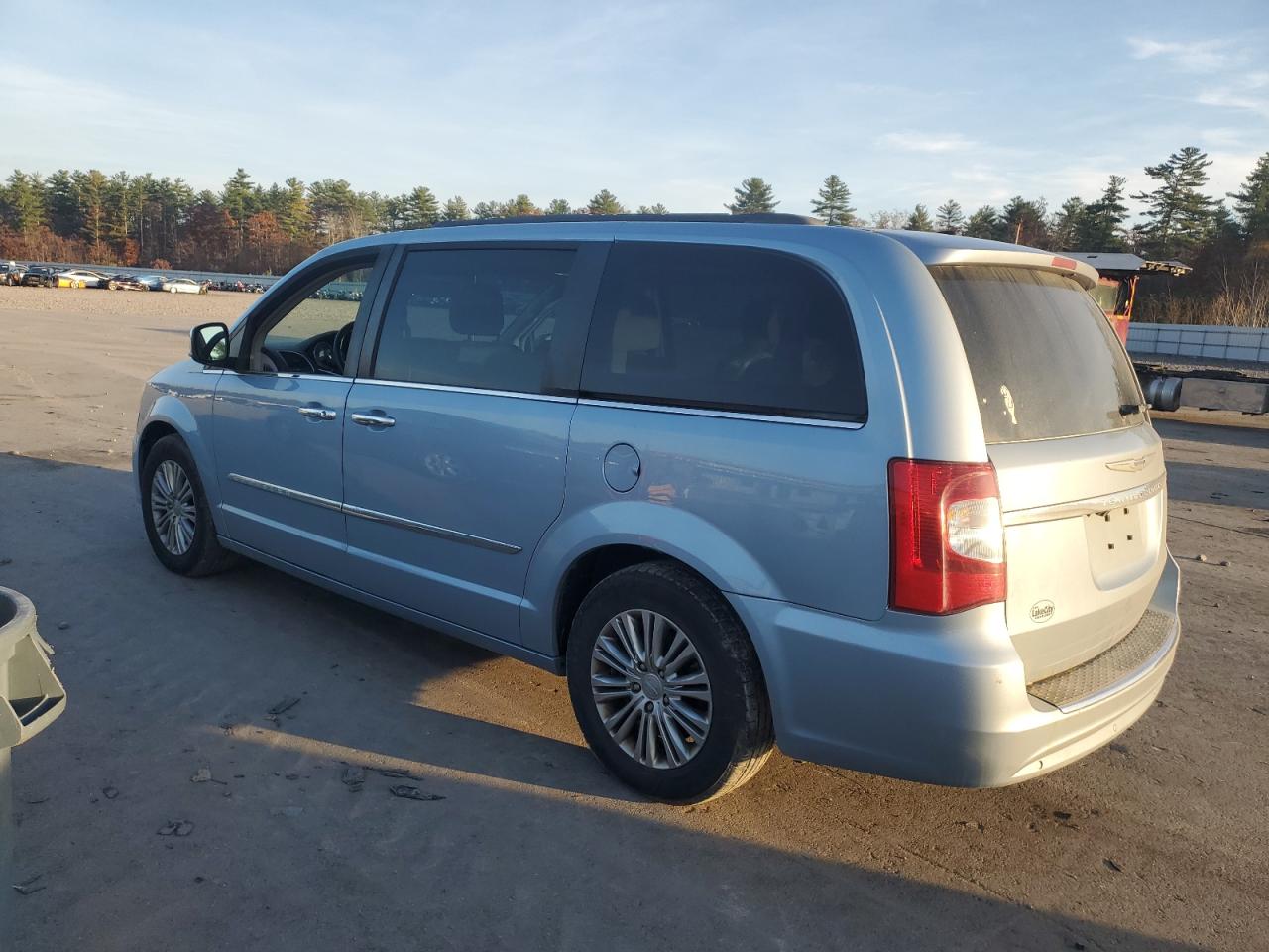 Lot #2945258965 2016 CHRYSLER TOWN & COU