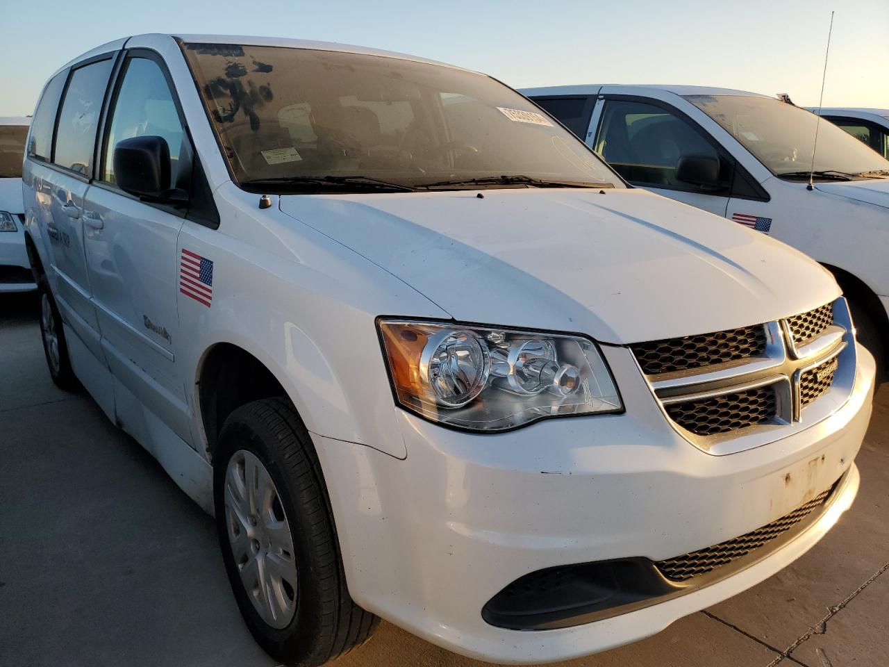 Lot #2925443418 2017 DODGE GRAND CARA