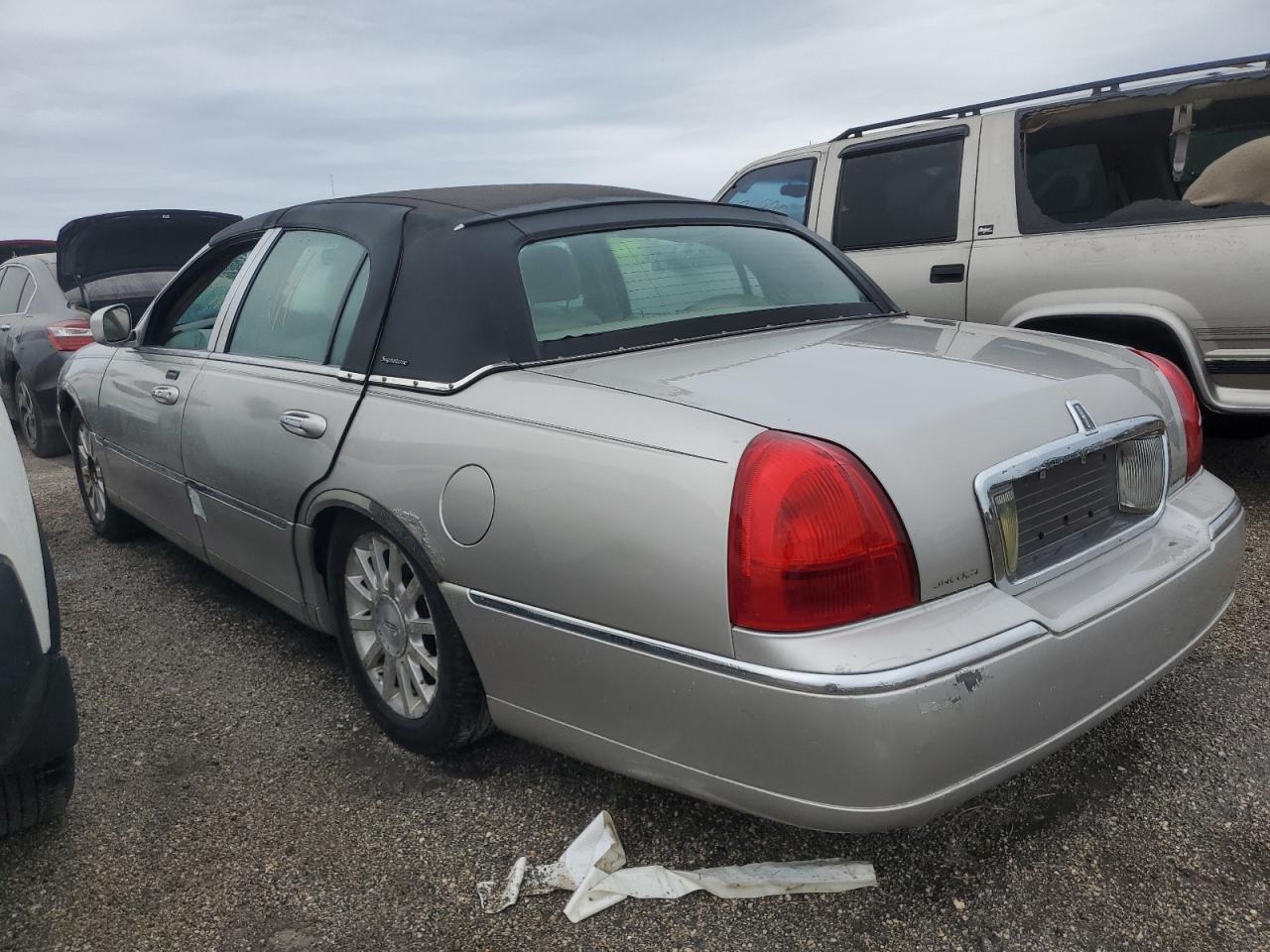 Lot #3028076506 2006 LINCOLN TOWN CAR S