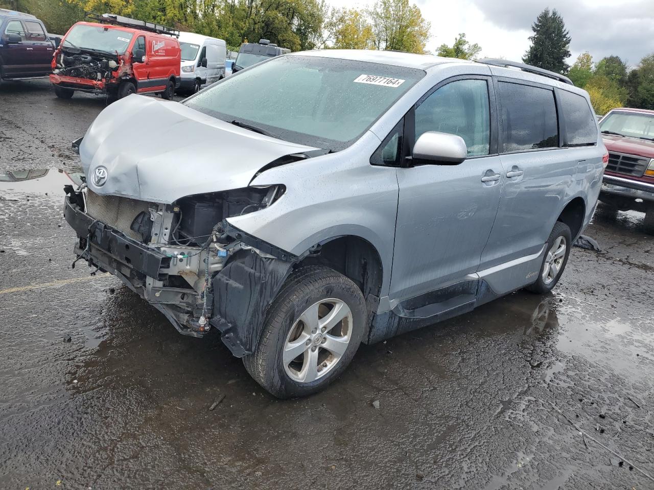 Toyota Sienna 2014 E grade